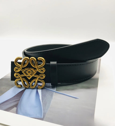 Women's Wide Belt jeans.