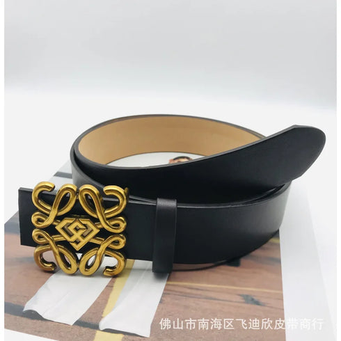 Women's Wide Belt jeans.