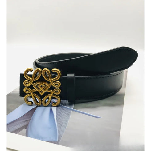 Women's Wide Belt jeans.